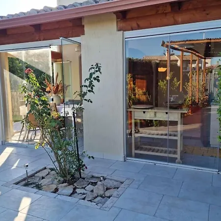 Tea, Incantevole Con Giardino .
