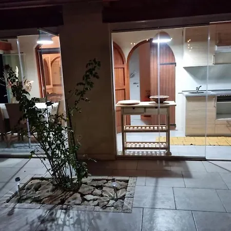 Tea, Incantevole Con Giardino . *